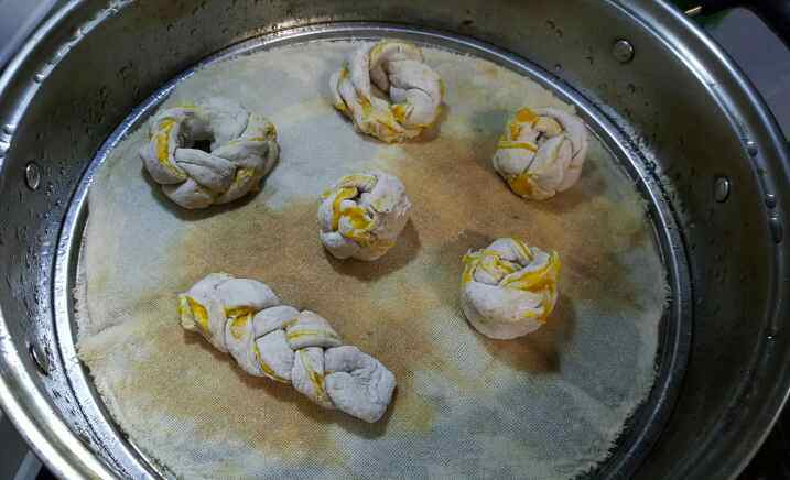 宝宝辅食南瓜辫子包步骤16