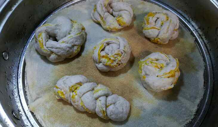 宝宝辅食南瓜辫子包步骤17