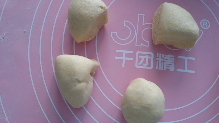 芝麻红糖馅玉米馒头步骤5