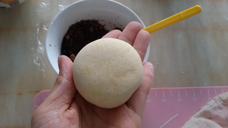芝麻红糖馅玉米馒头步骤8