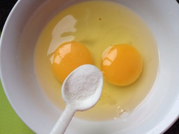蛋煎馒头步骤1