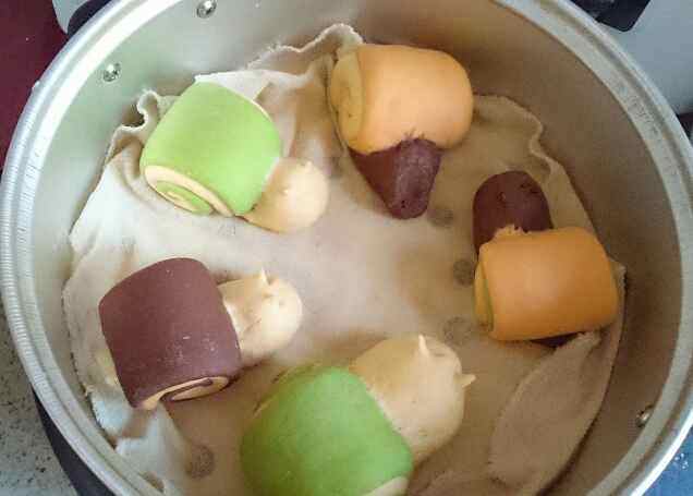 蔬菜汁发面小蜗牛步骤6