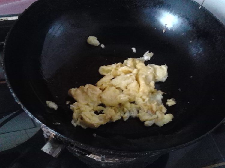 白菜鸡蛋炒馒头步骤4