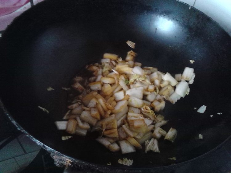 白菜鸡蛋炒馒头步骤6