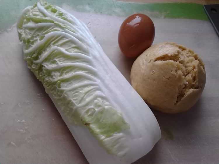 白菜鸡蛋炒馒头步骤1