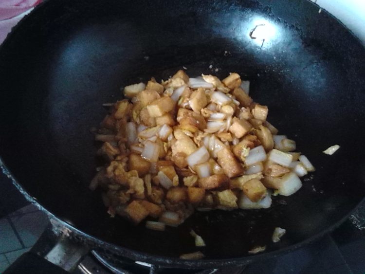 白菜鸡蛋炒馒头步骤8