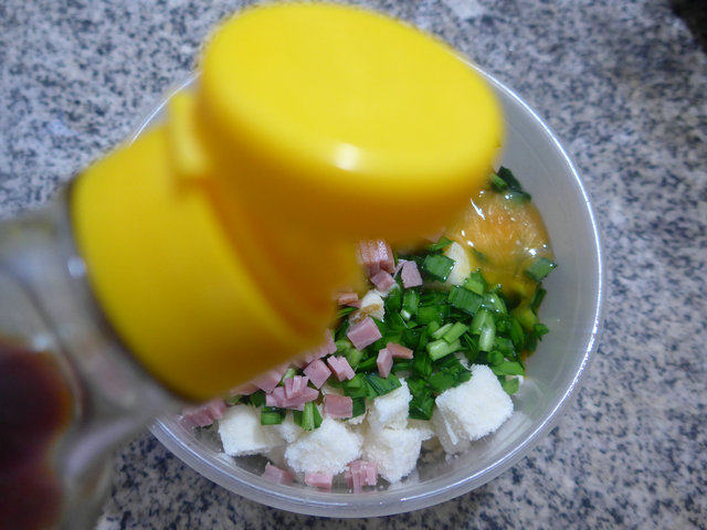 韭菜火腿片馒头煎糕步骤7