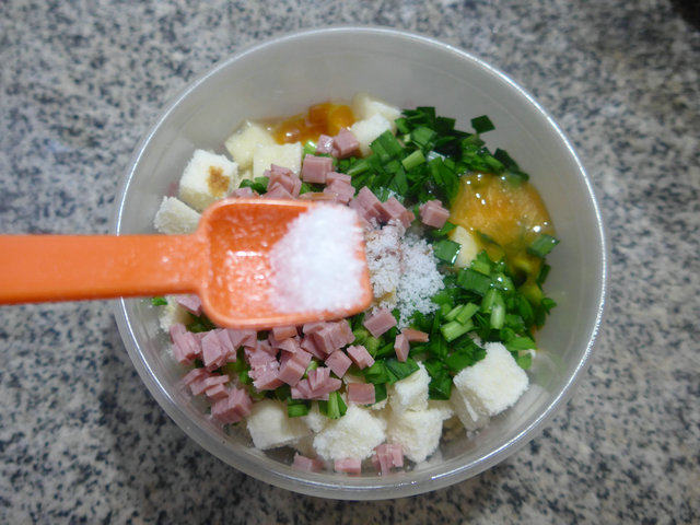 韭菜火腿片馒头煎糕步骤9