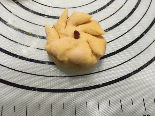胡萝卜花样馒头步骤10