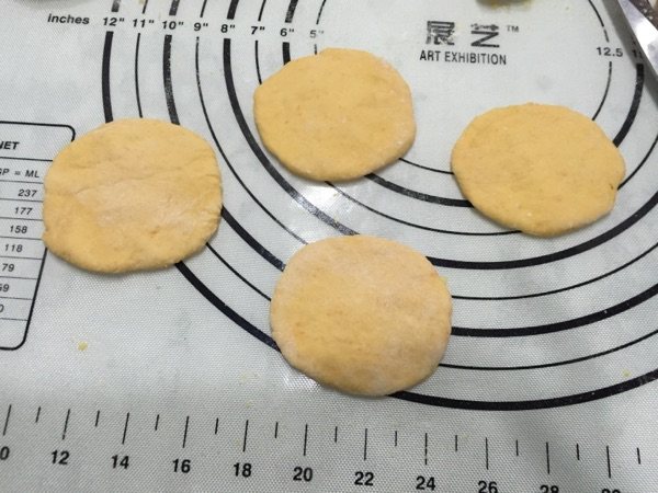 胡萝卜花样馒头步骤12