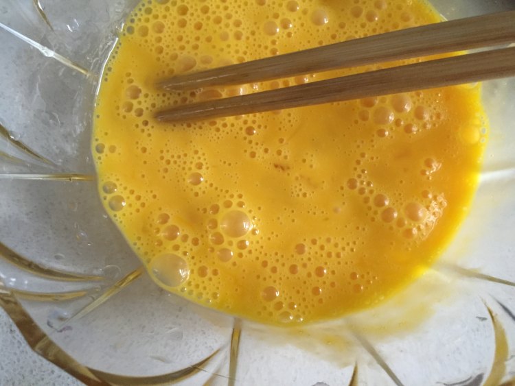 甜面酱煎馍片步骤2