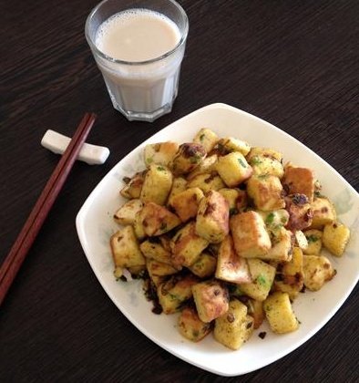 香葱孜然炒馒头丁步骤11