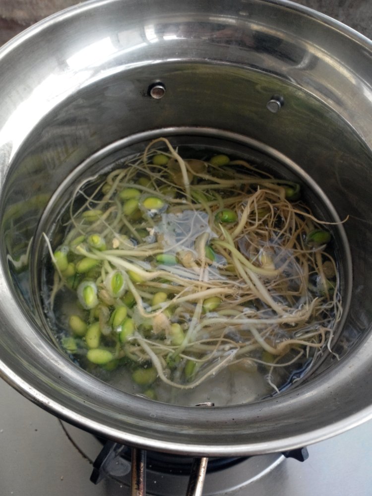 黄豆芽炒馒头步骤2