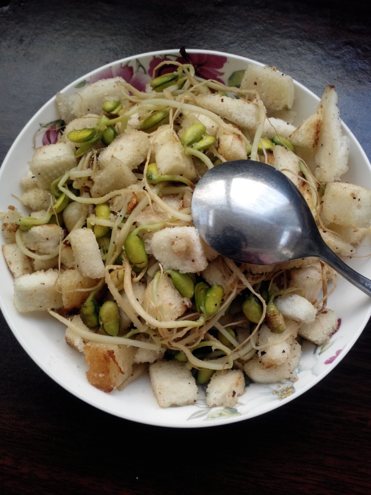 黄豆芽炒馒头步骤10