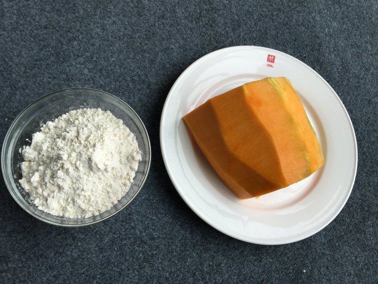 南瓜草帽馒头步骤1