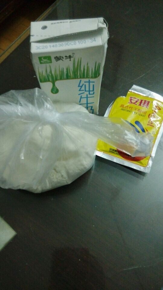 牛奶花式馒头步骤1