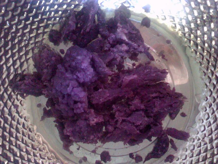 豆沙馅紫薯馒头步骤1