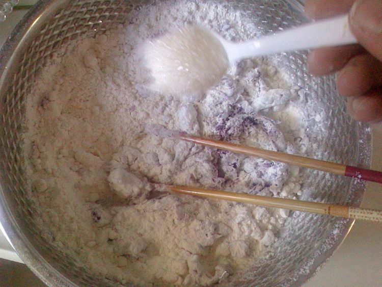 豆沙馅紫薯馒头步骤2