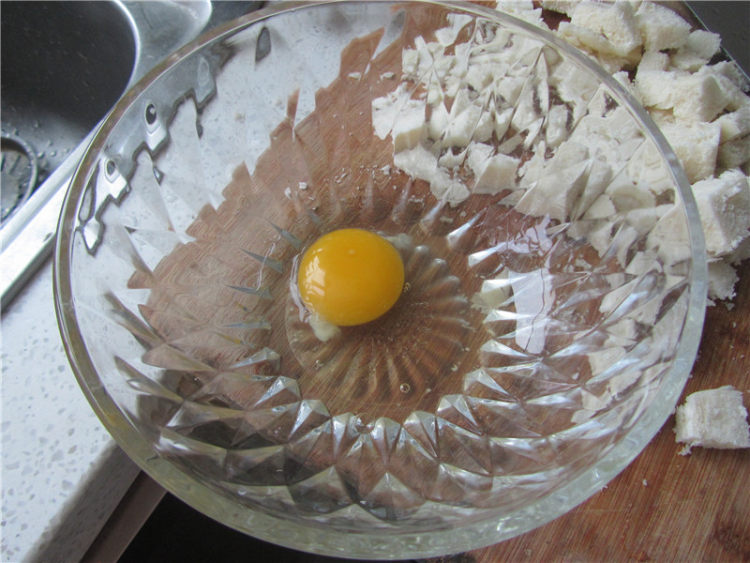 油炸馒头丁步骤2