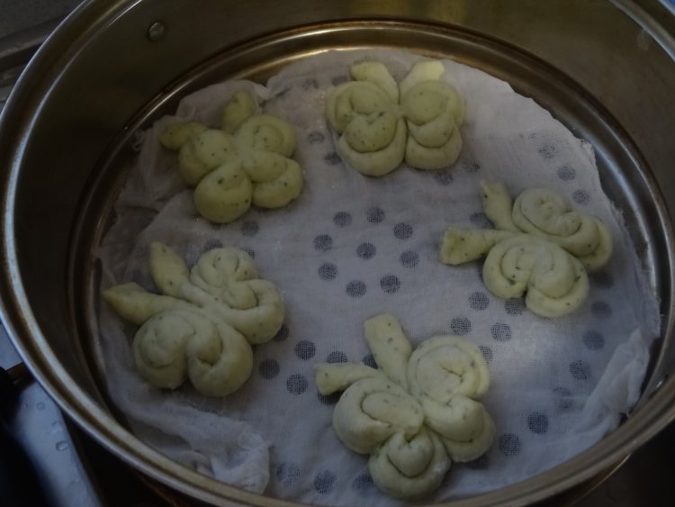 黄瓜蝴蝶馒头步骤13