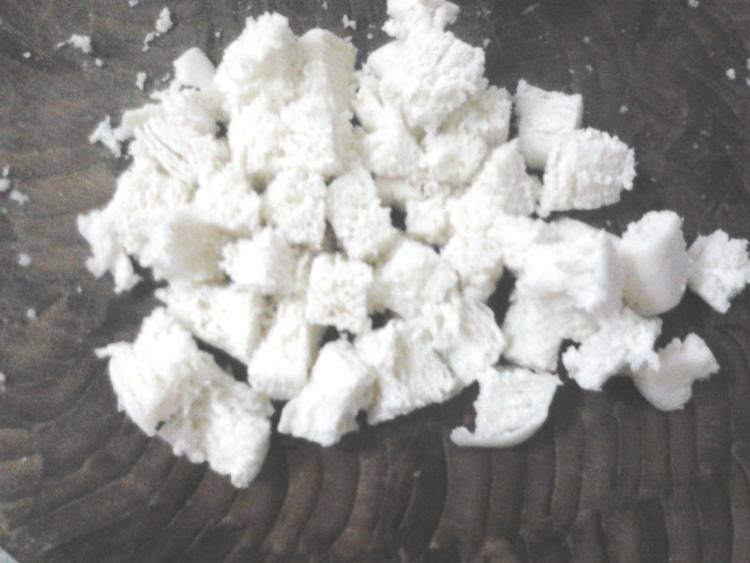 孜然炒馒头粒步骤1