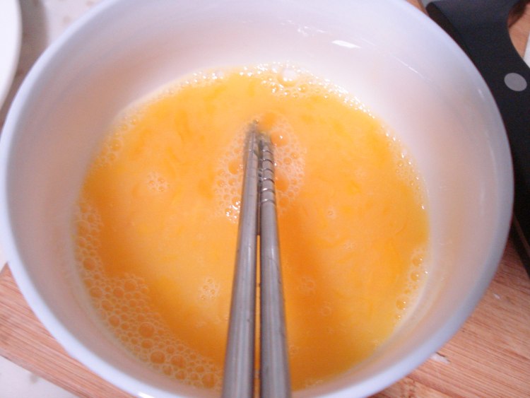 炒馒头粒步骤3