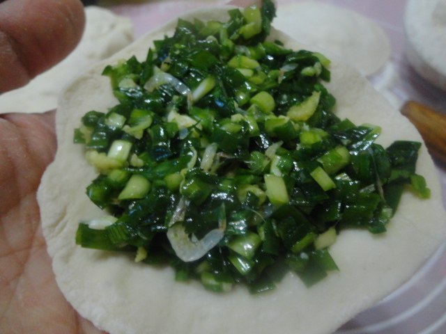 韭菜虾皮包子步骤10