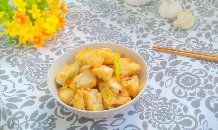 香菇酱炒馒头粒步骤7