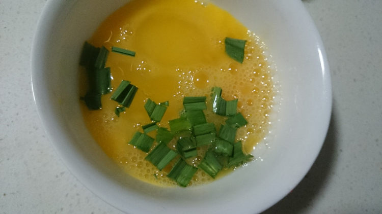 馒头炒鸡蛋步骤3