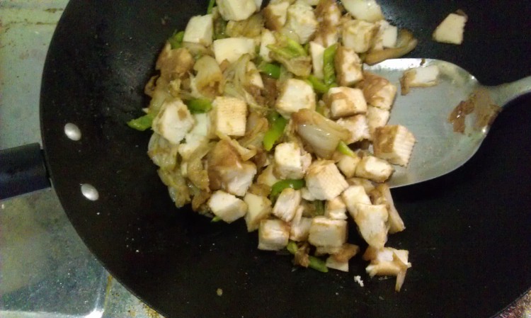 葱香白菜炒馒头步骤8
