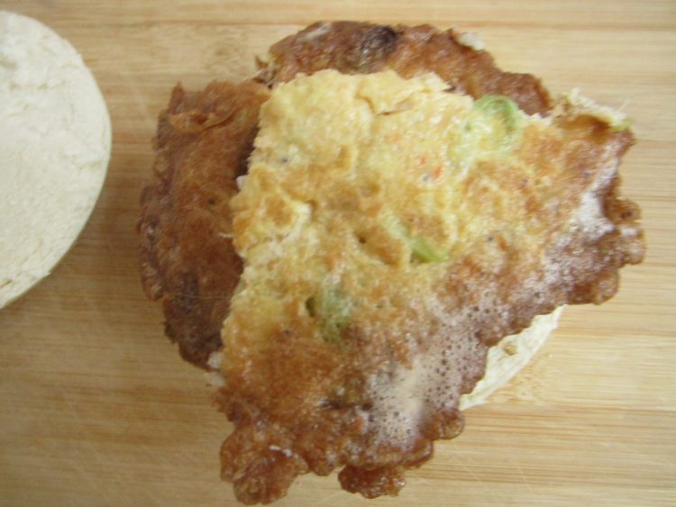 馒头夹虾皮煎蛋步骤9