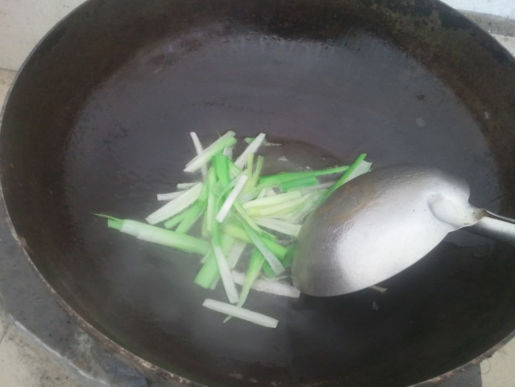 白菜焖馒头步骤3