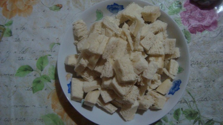 烤肠蔬菜炒馒头步骤2