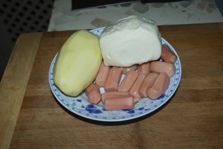 孜然馒头火腿土豆步骤1