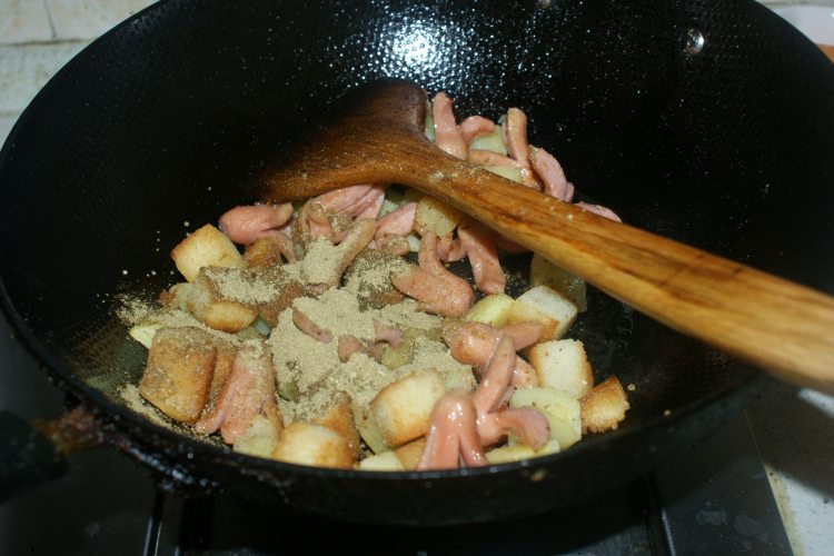 孜然馒头火腿土豆步骤7