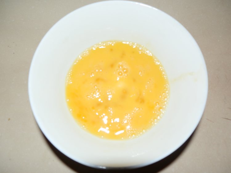 香煎鸡蛋馒头步骤2