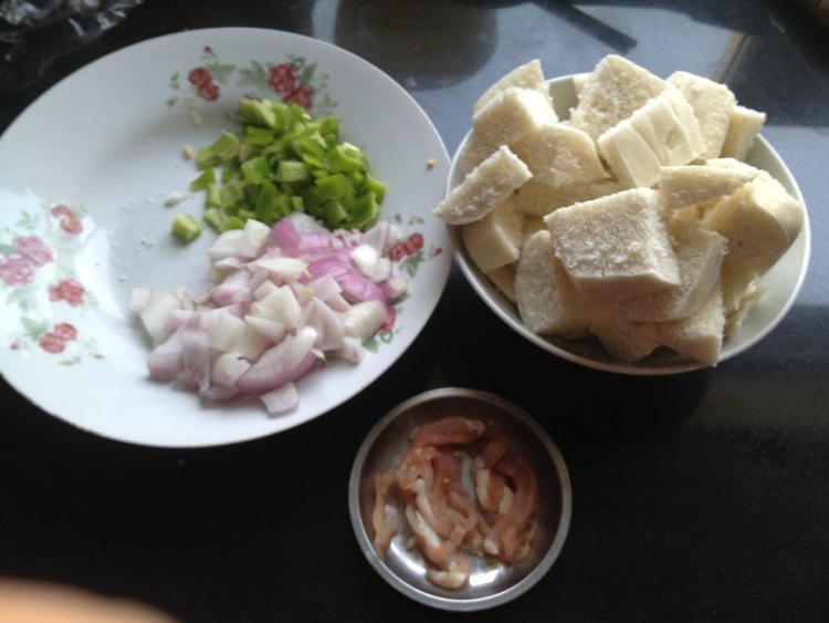 孜然洋葱炒馒头步骤2