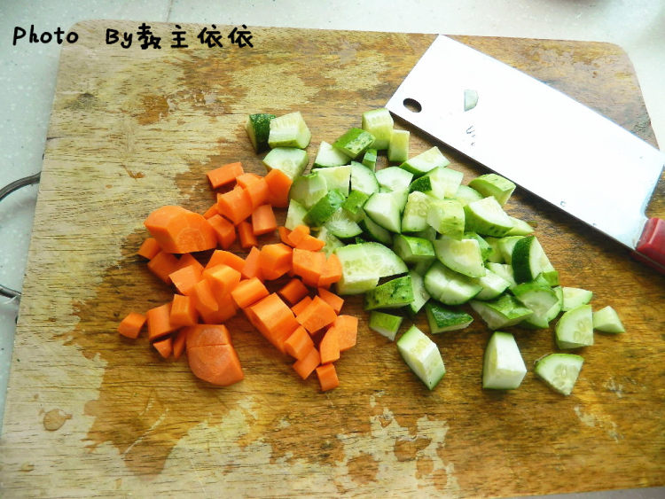咖喱时蔬炒馒头丁步骤1