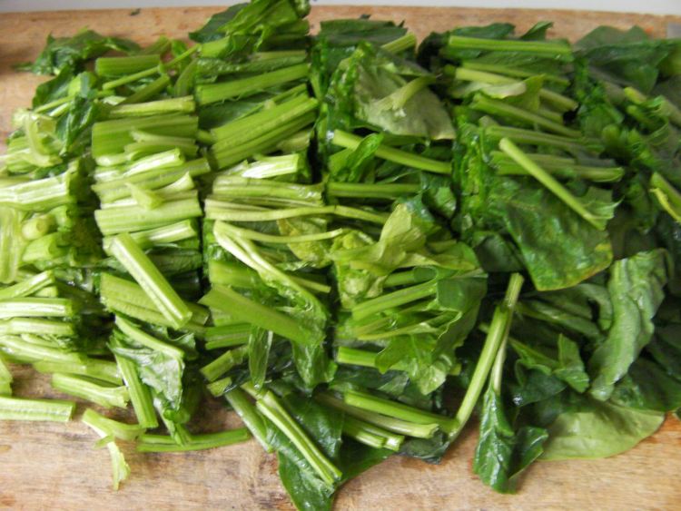 菠萝鸡腿肉炒馒头步骤1