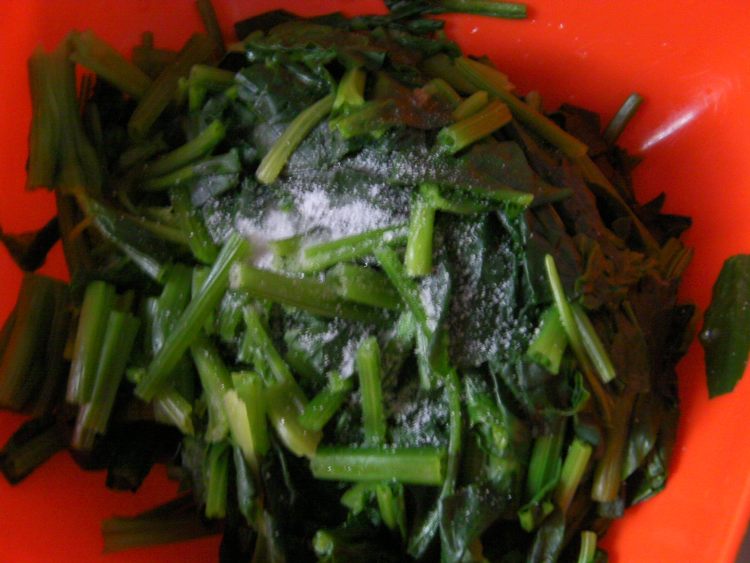 菠萝鸡腿肉炒馒头步骤3
