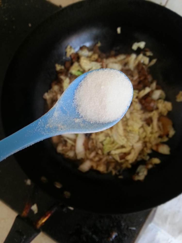白菜炒馒头块步骤6