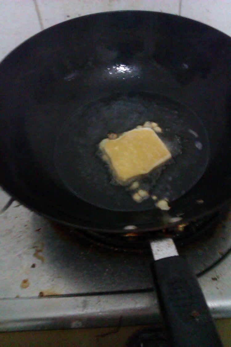 鸡蛋炸膜片步骤6