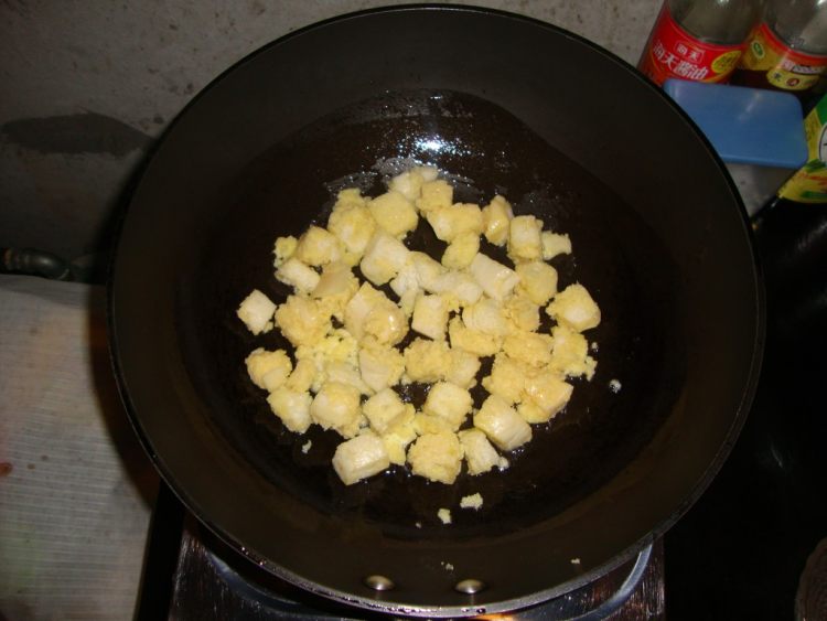 蛋香青菜黄金馒头粒步骤5