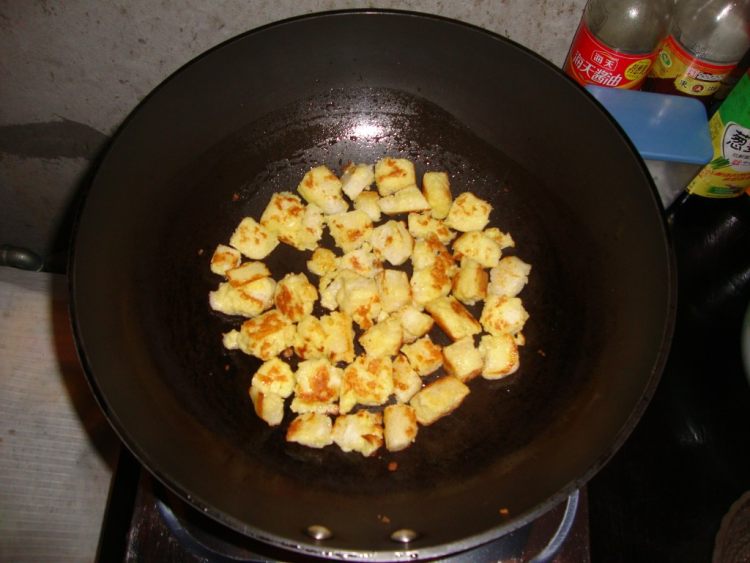 蛋香青菜黄金馒头粒步骤6