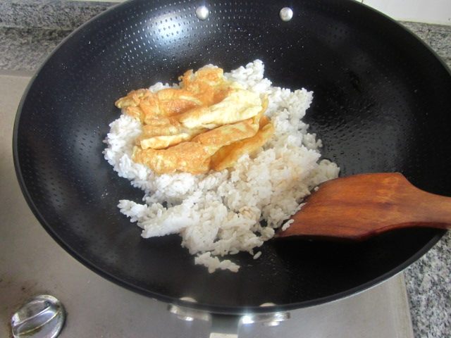 米饭炒馒头步骤4