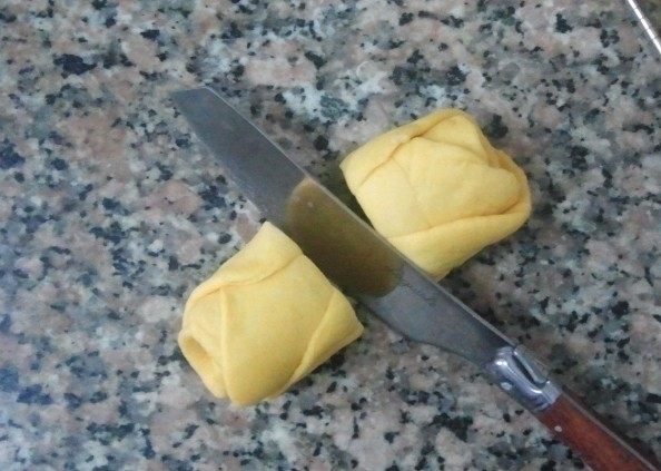 胡萝卜黄玫瑰馒头步骤16