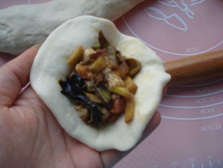 茄丁肉馅包步骤14