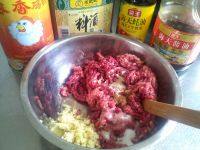 牛肉酸菜包步骤4