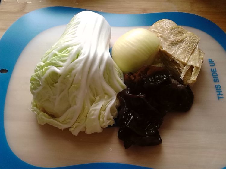 木耳洋葱素包子步骤1
