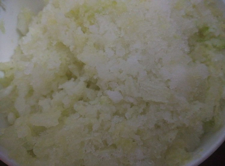 韭菜白菜肉包步骤2